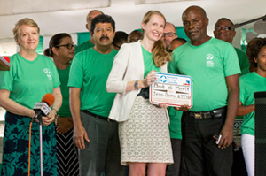 Rebecca Shetler Fast gives a commemorative plaque to Jean-Remy Azor at a ceremony celebrating the launch of Konbit Peyizan.
